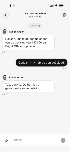 Chat waarin de accountant om een ontbrekend bonnetje vraagt en de klant het uploadt